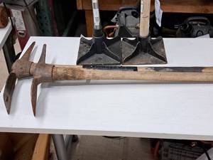lot 376 image: Lot of (2) Pick Axes