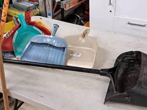 lot 381 image: Lot of (7) Assorted Dust Pans