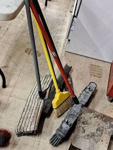 lot 386 image: Lot of (5) Assorted Brooms and Sweeper