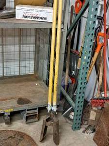 lot 390 image: Post Hole Digger