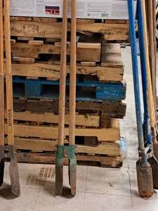 lot 392 image: Post Hole Digger