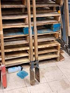 lot 398 image: Post Hole Digger
