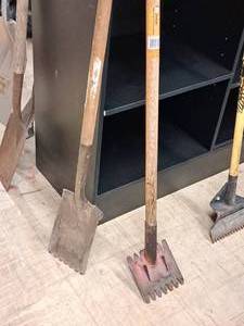 lot 416 image: Lot of (2) Roofing Tear Off Shovels