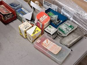 lot 435 image: Lot of (13 Containers) Assorted Screws