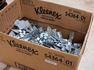 lot 440 image: Lot of (1 Box) Assorted Rafter Plates and Sheathing Clips