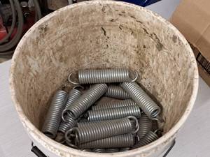 lot 444 image: Lot of (1 Bucket) 6 Springs