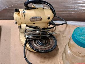 lot 455 image: Vintage Hamilton Beach Model E 120W Mixer