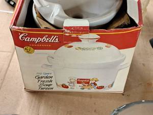 lot 457 image: Campbells 1.5-Quart Soup Tureen (New)