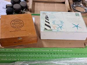 lot 465 image: PostcardPhoto Keepsake Box, Ashton Cigar Box