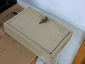 lot 475 image: Keykab Key Lock Box