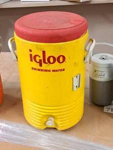 lot 484 image: Igloo Drink Cooler