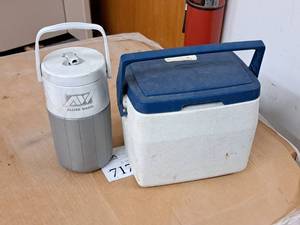 lot 485 image: Drink Cooler and Personal Cooler