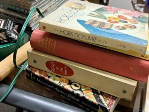 lot 515 image: Lot of (6) Assorted Story Books