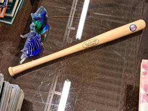 lot 521 image: Louisville Slugger Minnesota Twins Miniature Collectors Bat