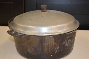 lot 22 image: Vintage KettlePot For Cooking