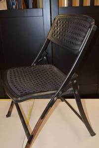 lot 26 image: Folding Chair