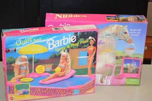 lot 74 image: 2ct Barbie Playset Spray and Play Pool  Nibbles the Horse - CL