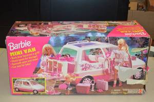 lot 77 image: Barbie Minivan Playset - CL
