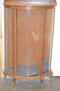 lot 101 image: Vintage Wood and Glass Hutch with Lock and Key - Loose Leg