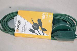 lot 150 image: Woods 15ft 3-Outlet Holiday Cord 18 Gaugue 5A