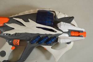 lot 118 image: Nerf Alien Menace Incisor Blaster Motorized Semi Automatic Blaster, 20 Round Capacity, Untested - Ammo and Batteries Not Included