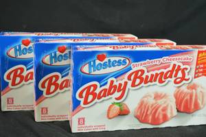 3ct Hostess Strawberry Cheesecake Baby Bundts
