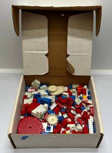 lot 31 image: Vintage  Legos