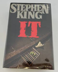 lot 57 image: Stephen King IT Book