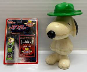 lot 90 image: Vintage Snoopy Toy & More