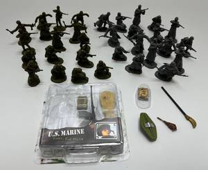 lot 120 image: 2005 TSSD Brand Misc. Hard Plastic Soldiers