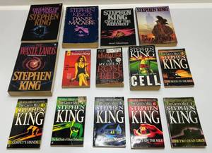 lot 208 image: Misc. Vintage Stephen King Softcover Books Including  The Green Mile & More
