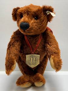 lot 168 image: 1994 Steiff Louis (Growler) Teddy Bear 15 Limited Edition 20903500 Grand Price LLouisiana Purchase Exposition EIN 650789