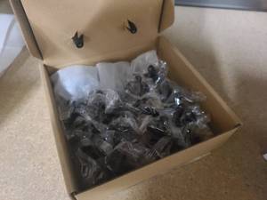 lot 45 image: Everbilt Top Ring Cabinet Knob 25 pk