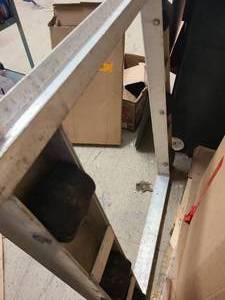 lot 243 image: Large Aluminum Equipment Moving Rack