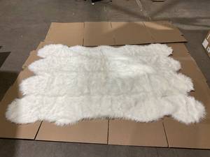 lot 221 image: White Fur Rug