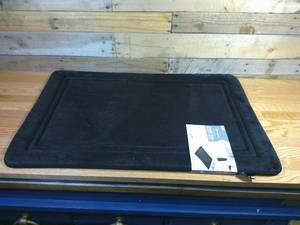 lot 87 image: Members Mark Quick-Dry Memory Foam Bath Mat, 24 x 36 -  Black - NEW WITH TAGS