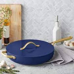 lot 79 image: Members Mark 5.5-Quart Modern Ceramic Jumbo Cooker - Navy -  NEW IN BOX