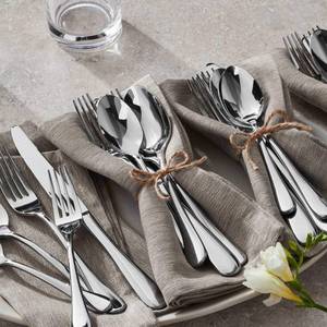 lot 76 image: Members Mark Premium 1810 Stainless Steel Mirror Finish 20-Piece Flatware Set -  NEW IN BOX