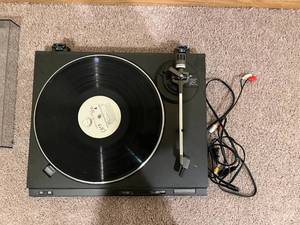 lot 41 image: Technics Model SL-DD33 Record Player - untested