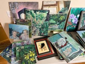 lot 49 image: Various Floral Themed Canvas Art - 32 pieces