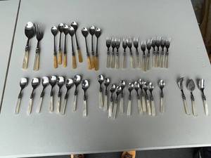 lot 63 image: EME Napolean Silverware with Mother of Pearl Handles Italy