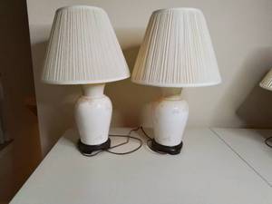 lot 12 image: Lot of 4 Lamps