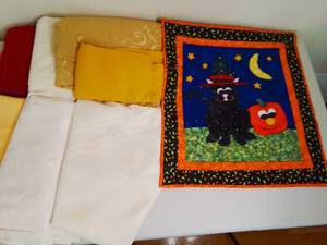 lot 19 image: Tablecloths, Runners and Halloween Banner Sign Lot