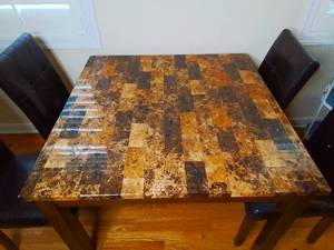 lot 38 image: Square Table w 4 Chairs