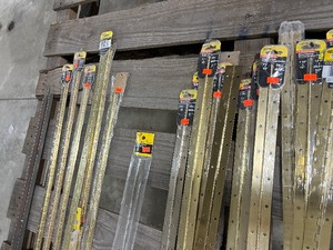 lot 14 image: TABLE FULL OF 72 HINGE