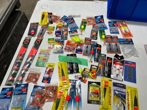 lot 11 image: TABLE FULL OF FLOATS & BOBBERS