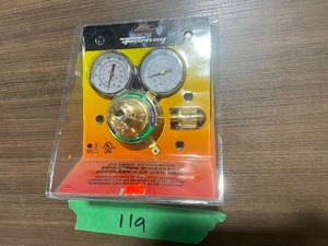 lot 119 image: OXYGEN REGULATOR