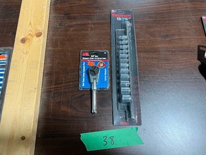 lot 38 image: 13 PIECE SAE 38 SOCKET SET W RATCHET WRENCH
