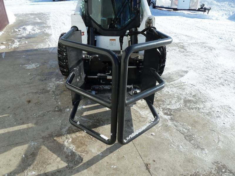 lot 69 image: Wolverine Round Bale Handler