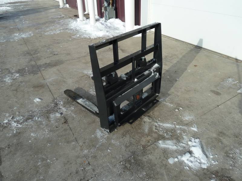 lot 78 image: Wolverine Mini Dingo Pallet Forks